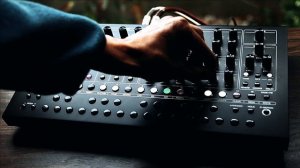 Roland SH-4d - simple sequence and four oscillators -