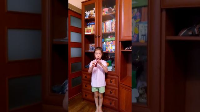 Девочка играет на блокфлейте смотреть онлайн