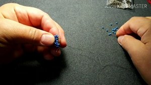 Очень простая цепочка из бисера. Подходит для начинающих.Simple bead chain. Suitable for beginners