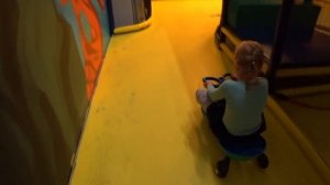 Ярослава и Катя в самой крутой детской игровой комнате Влог на батутах