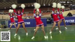 Группа поддержки Lucky Demons Cheerleaders на турнире по велогонкам. Выступление черлидинг шоу