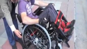 StepWheelchair - коляска с механическим приводом ходьбы по лестнице