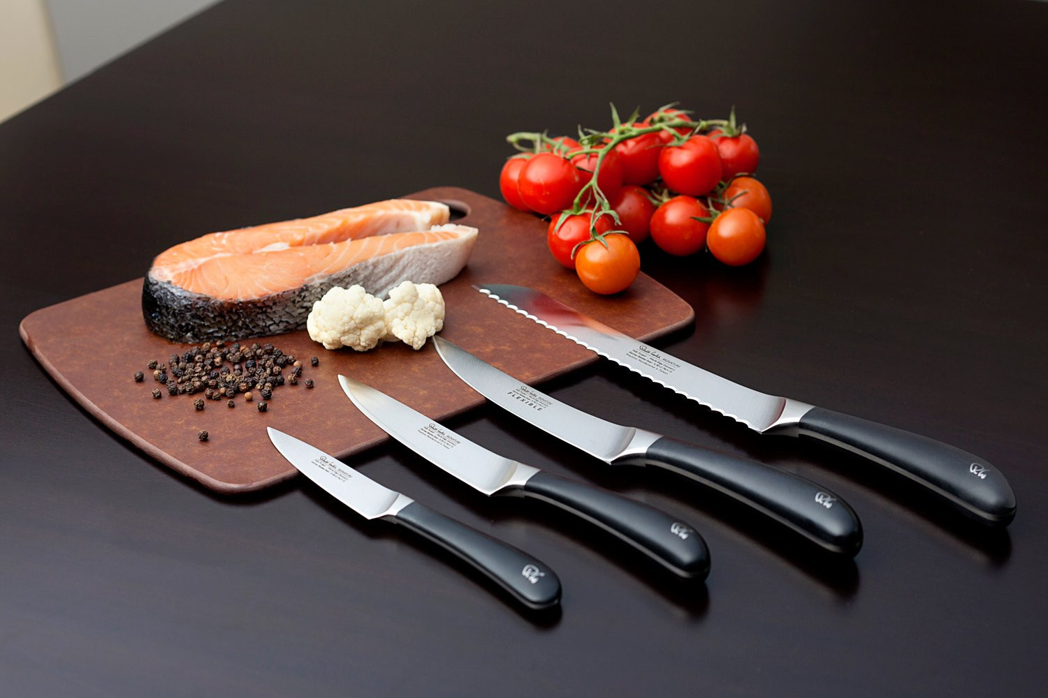 Ножевой дом. Ножи для кухни. Ножик кухонный. Кухонный нож универсальный. Острый нож.