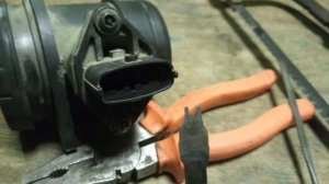 Ошибка 0102-низкий уровень сигнала датчика массового расхода воздуха.ДМРВ.Спец.ключ.