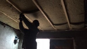 Утепление крыши минеральной ватой. build the garage. The roof insulation with mineral wool.