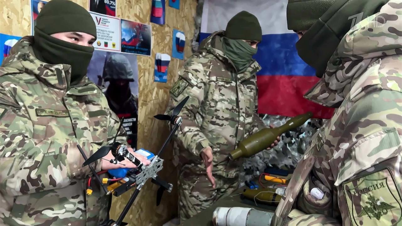Несколько этапов обучения проходят операторы беспилотников в летной школе под Донецком