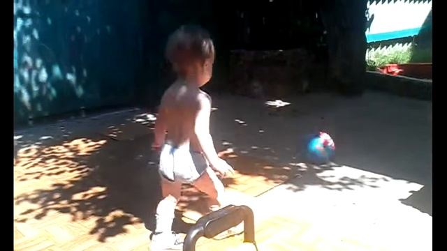 как научить малыша играть в футбол смотреть онлайн