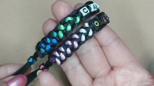 Как сплести браслет из атласных шнуров.