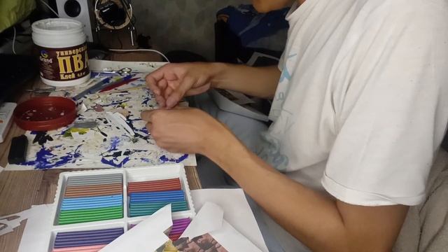 THE FIGURE OF THE FEMALE IN THE RED DRESS смотреть онлайн