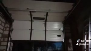 Как открывать секционные ворота без риска?