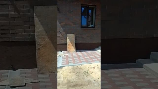 Отделка цоколя декоративной штукатуркой "короед"
