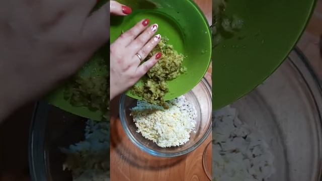 Салат Рафаэлло с грибами и сыром.