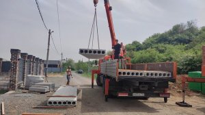 Рабочие будни. Монтаж плит перекрытия. Работа манипулятора на объекте. Ростов-на-Дону, Змеёвка.