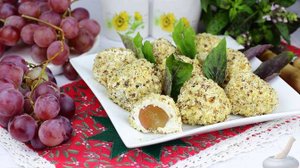 Оригинальная закуска.
СЫРНЫЕ ШАРИКИ С ВИНОГРАДОМ