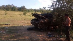 Т-64 Натягиваем гусеницу. Соблюдаем технику безопасности.