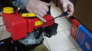 3G1200 мотокультиватор Земляк, XSZ46 Газонокосилка Красная Звезда - меряем  уровень моторного масла