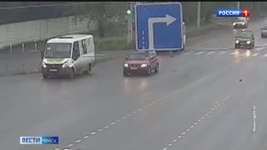 В центре Омска водитель маршрутки № 222 насмерть сбил пешехода