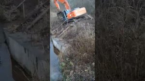 Чуть не перевернули экскаватор