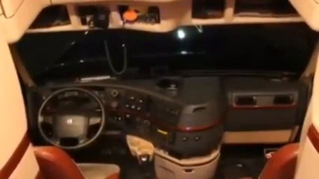 Американский грузовик Volvo VT 880 Дом на колёсах смотреть онлайн