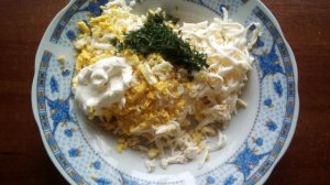 Закуска из лаваша с яйцом и плавленным сыром