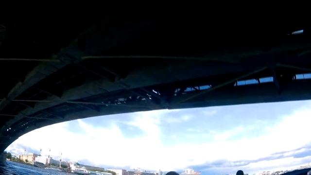 Речной трамвайчик в городе Санкт-Петербург