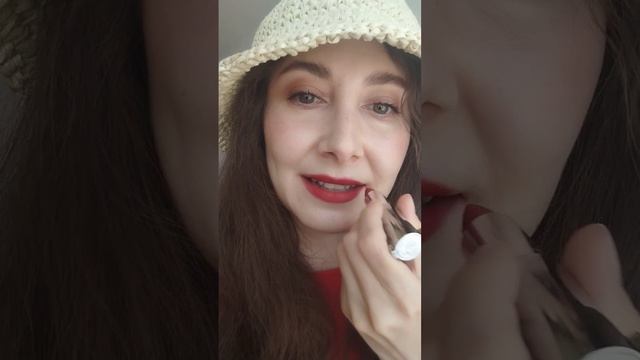 Куда летом без красной помады? #макияж #краснаяпомада #визажист #лето