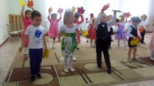 Танец с осенними листьями. Средняя группа.