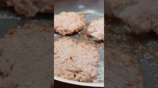 Фарш творит чудеса! Самый простой и вкусный домашний бургер?? смотреть онлайн