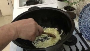 ?Свиные уши, с овощами и сыром в казане!