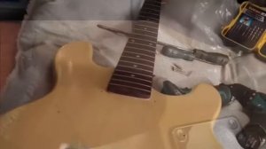 BUILD OF MUSIC MAN STINGRAY BASS - THE GUITAR KIT FABRIC