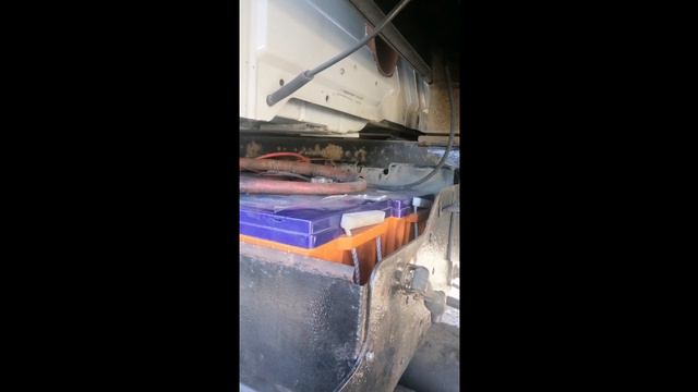 Установка гелевых аккумуляторов в грузовик International 4300 смотреть онлайн