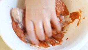Сочные куриные бедрышки. Мясо тает во рту! Все просто и очень вкусно! Это мясо можно есть губами!