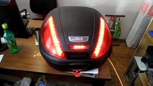Вставляем в мото кофр светодиодный стоп и подсветку.