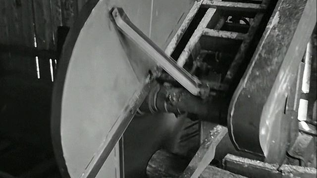 1968 год. Ханты-Мансийский округ. Леспромхоз. Линия обработки древесины.
