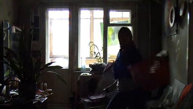 Разбивание люстры табуреткой. смотреть онлайн