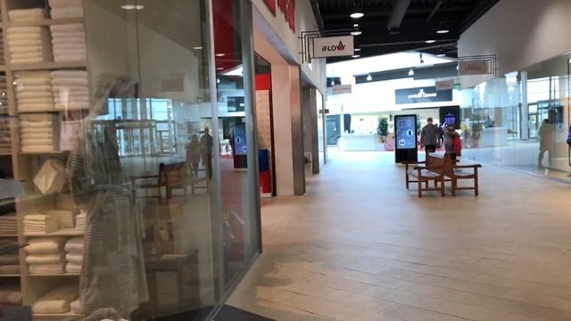 ЧТО ПРОИСХОДИТ СЕЙЧАС В ТОРГОВЫХ ЦЕНТРАХ "АУТЛЕТ ПАРНДОРФ" АВСТРИЯ смотреть онлайн