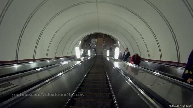 Вход на станцию метро "Театральная" 25/06/2017 смотреть онлайн