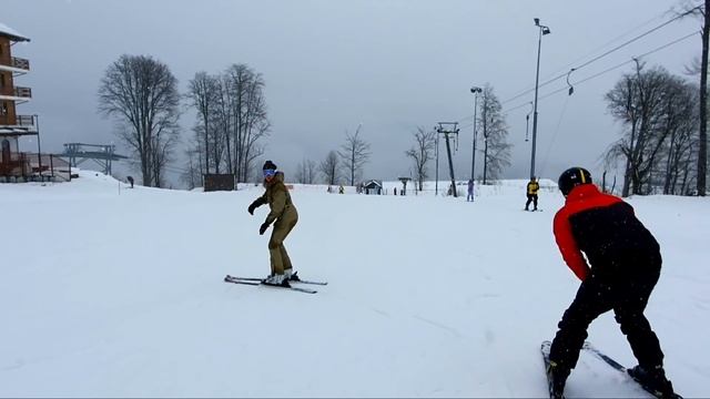ОБУЧЕНИЕ ГОРНЫМ ЛЫЖАМ ЗА ЧАС В РОЗА ХУТОР И КАК КАТАТЬСЯ НА ХАЛЯВУ ;) #СОЧИ