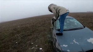 женщина разбила автомобиль за то что ей изменил муж, смотрите до конца, и всем приятного просмотра.