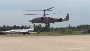 КА-52 и МИ-28 - Кубинка, взлет.