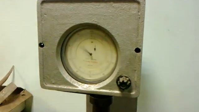 Замер твердости клинка из Р12 и дамасского клинка смотреть онлайн