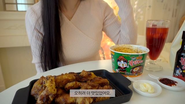ENG)?불닭짜장과 다 타버린 허니콤보. 얼마 남지 않은 예비 주부 자취일상. 맛있는 집밥 만들기. 야식 피자 비토랩 사장님의 실수 먹기, 상투과자 만들기, 감자탕, 가족과 외식