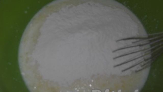 Пирог с яблоками на кислом молоке
