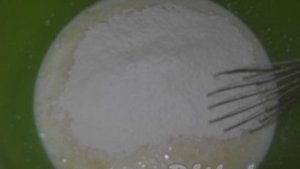 Пирог с яблоками на кислом молоке