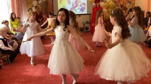 Танец с колокольчиками. (П. И. Чайковский "Танец Феи Драже" из балета "Щелкунчик") Группа №9