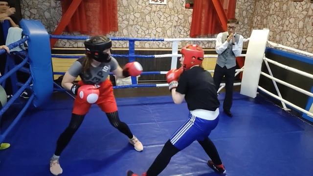 ТУРНИР ПО БОКСУ / ЖЕНСКИЙ ДИВИЗИОН смотреть онлайн