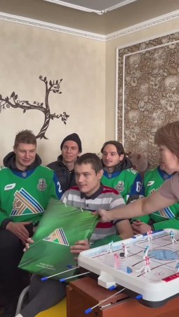 Игроки «Салавата Юлаева» навестили особенного болельщика