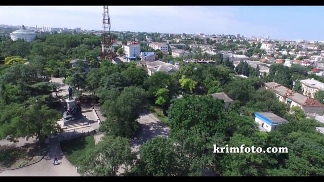 Исторический бульвар и памятник Тотлебену в Севастополе с высоты птичьего полета смотреть онлайн