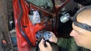 AVEO. Разборка водительской двери. Ремонт замка водителя.