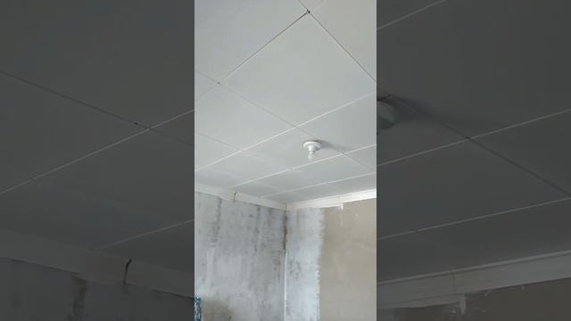 GESSO LISO COM MOLDURA .